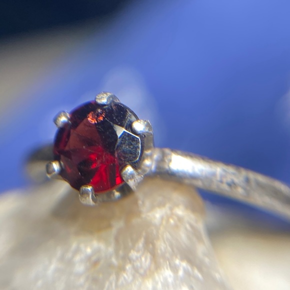 Vintage Sterling Red Gemstone Ring - Picture 4 of 11